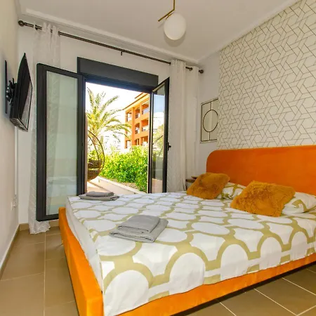 Apartment Jardines De Las Marinas Con Una Gran Terraza